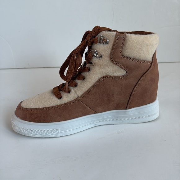Yoki sneaker two tone cream faux fur and tan brown rounded toe lace up 8.5 - Picture 15 of 16
